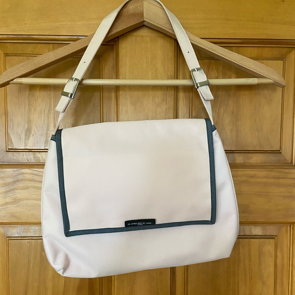 UN Apres-Midi DE CHEIN. Light pink